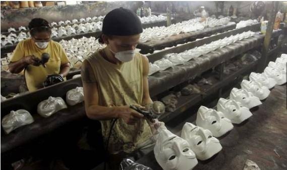 Le masque des Anonymous, un produit made in China ?