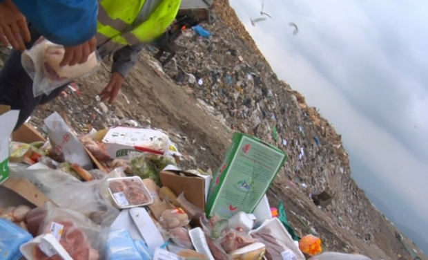 Sous les déchets… la nourriture!